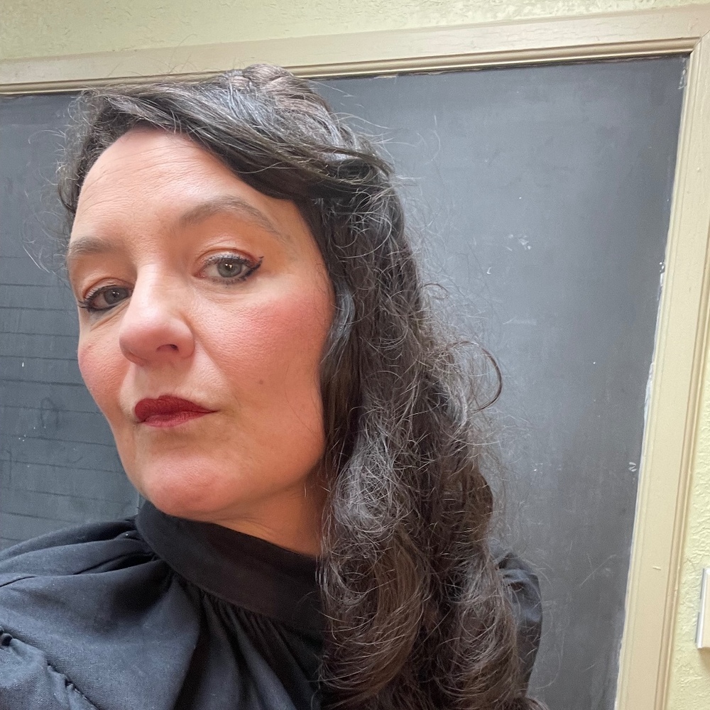 Meet your Posher, Raia